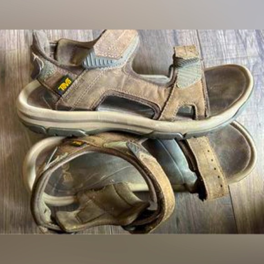 TEVA mens size 8 Langdon sandal
